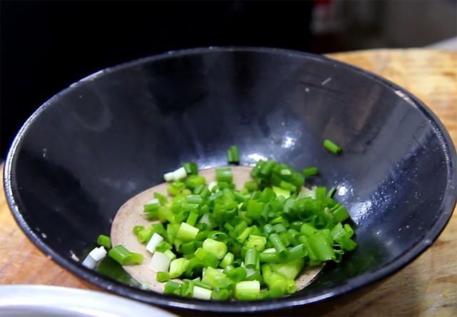 豆腐|豆腐怎么做才好吃，厨师长教你做咸蛋黄豆腐，鲜嫩入味，营养丰富
