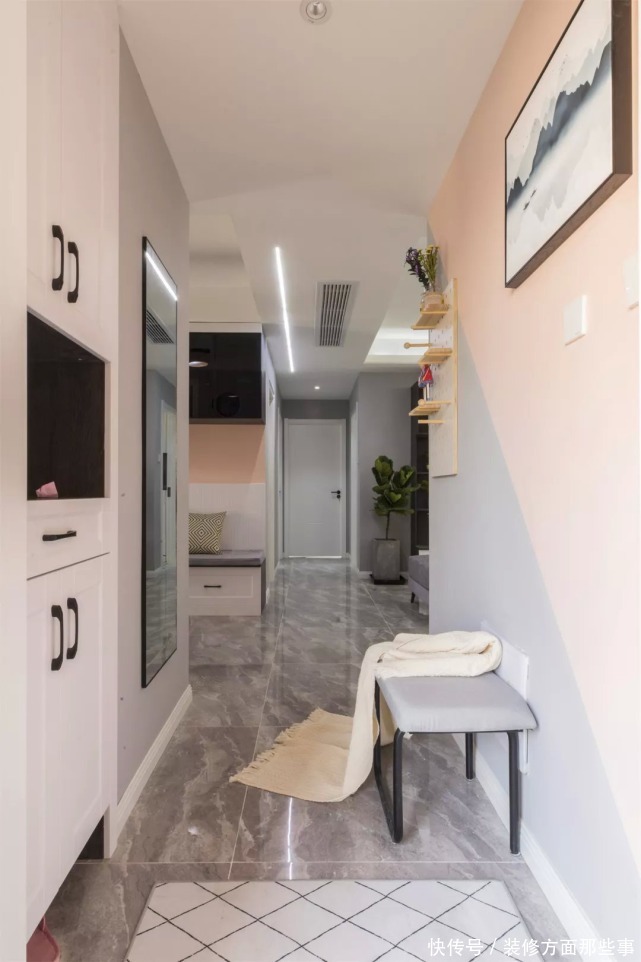 电视柜|87平现代风两居室,黑白灰加入粉色调的装饰这个沙发墙太浪漫了