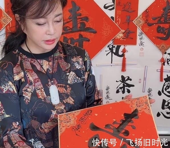 书法艺术!百年一得阁,为何展出刘晓庆低劣书法?还不是无利不起早