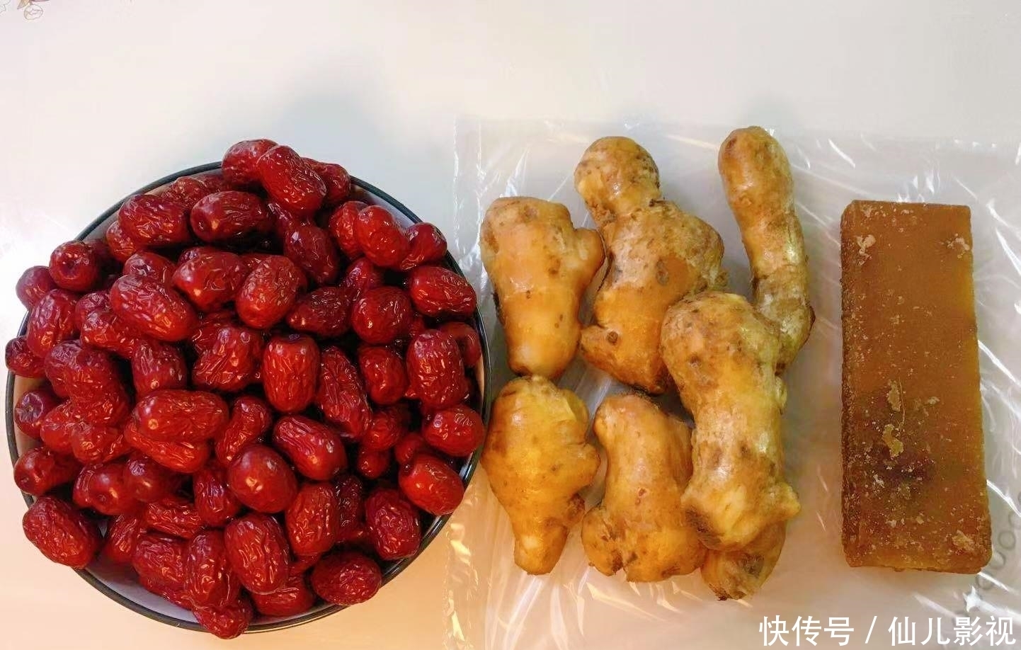 冬天女人手脚冰凉就喝它,每天一杯,驱寒又暖胃,做一次喝一个月