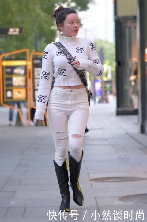 笑嘻嘻的微胖美女,让我有想保护她的冲动,穿出街头美女的名媛范