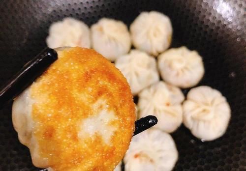 皮薄馅大|教你做生煎包皮酥脆的诀窍，简单易学，皮薄馅大，比发面包的好吃