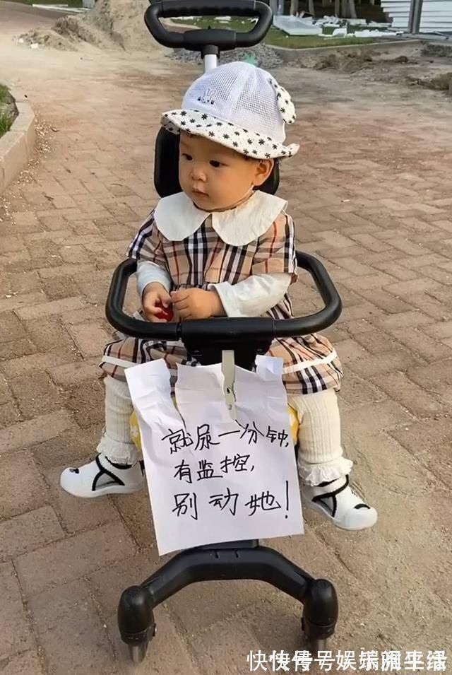 哥哥|哥哥带妹妹遛弯突感内急,为安心上厕所,哥哥贴“告示”保护妹妹