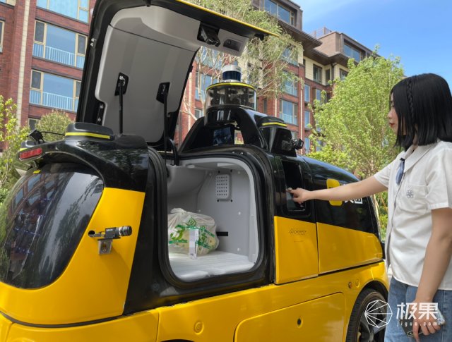 美团造了辆「面包车」！不用人，自己上路送外卖