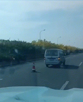 |搞笑GIF:娶了个这样的媳妇真是无语了啊,欢乐无限多呢