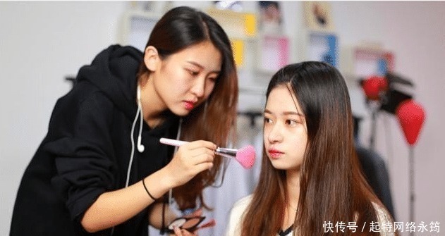 口红 学生偏爱的3种廉价化妆品,9块9口红不算啥,最后一种很伤肤!