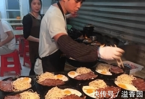 吃牛排时,旁边的生鸡蛋只是一个配菜吗?多数人是不懂装懂