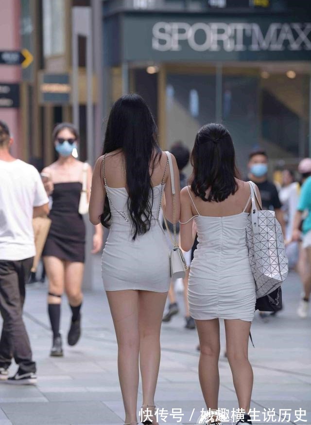 包臀裙 穿上包臀裙让这个季节充满新鲜感，体现美女的身材魅力，搭配凉鞋！