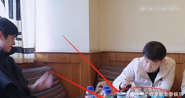 弹幕|王俊凯刘昊然董子健下馆子,处理剩菜的方式,让弹幕都开始沸腾了