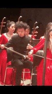 |搞笑GIF：老婆太厉害了 她说这样晾衣服干的比较快