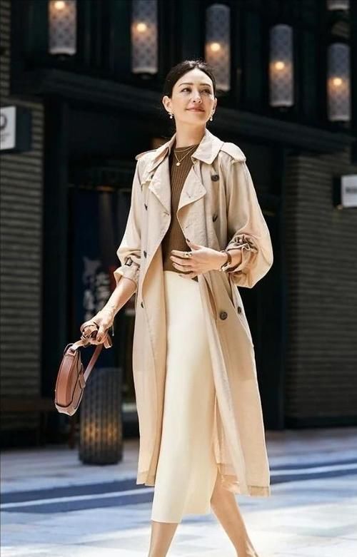 这位40+日本博主穿搭火了！她的穿搭简单不复杂，优雅有魅力