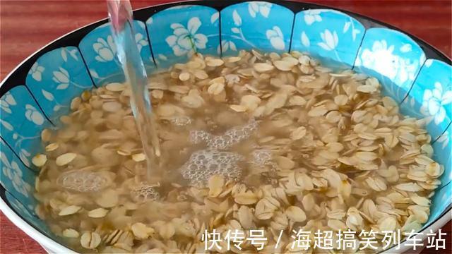 好吃|燕麦这样做太好吃了,往里面加3个鸡蛋,比油条好吃,比馅饼简单