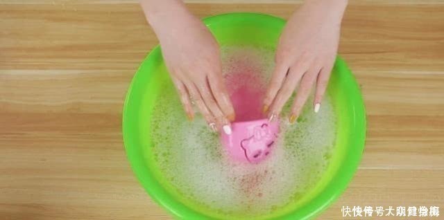 松节油|拖鞋脏了别用水洗,洗不干净,教您一招,再脏的拖鞋洗得干净如新!