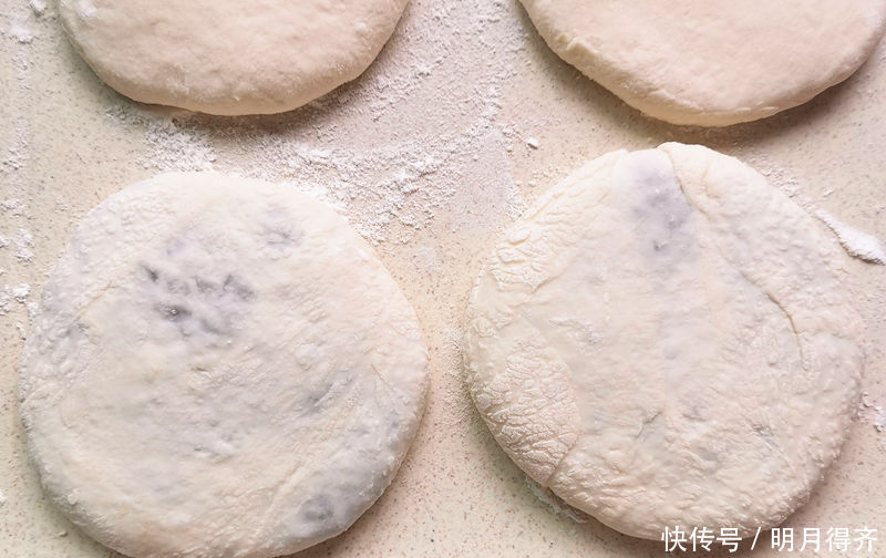 茄子的新吃法,在外面吃不到,做成馅料比肉香,出锅全家人抢着吃