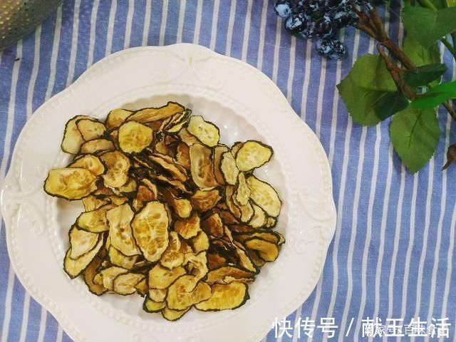 入秋后,这菜才2元1斤,晒干囤起来,能吃大半年