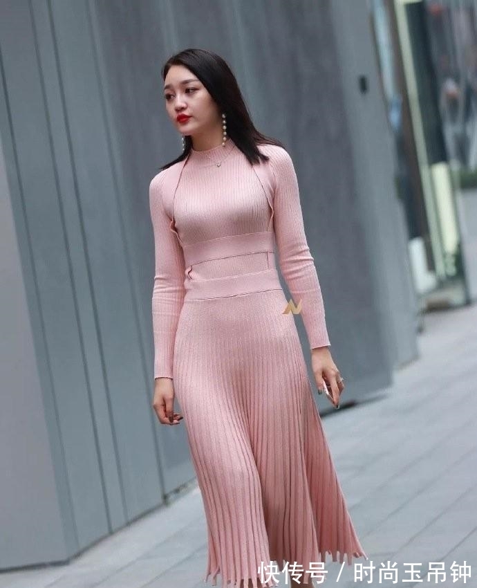 裙子|粉色的裙子，腰带要设计好，才能显出腰线