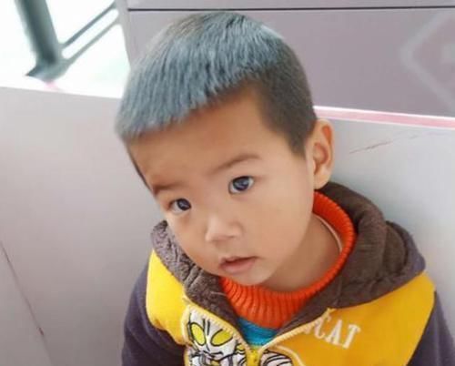 眼睛|7岁男孩将502误滴眼中，父亲这一举动救了孩子，医生书没少看