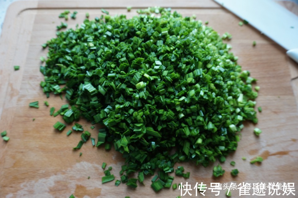 韭菜鸡蛋馅饼|家常美食推荐韭菜素馅饼，皮薄馅多，酥脆香甜