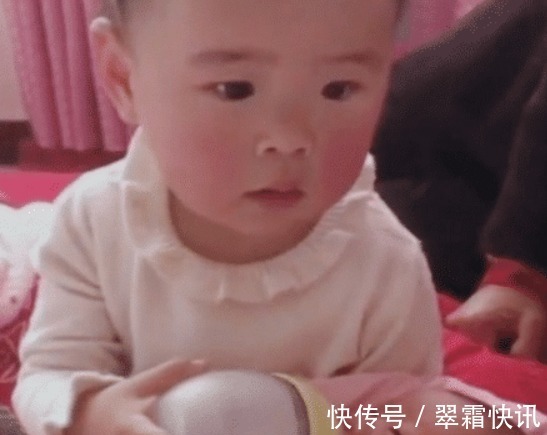 二宝|尿不湿界“混得最惨”宝宝喂奶火了,一声“唉”深藏了太多功与名