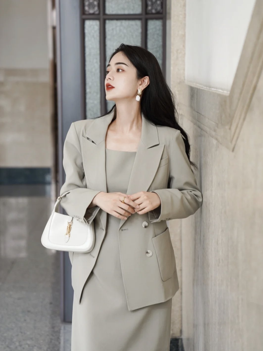 曳地阔腿裤|2021秋冬“大女人风”最流行，够飒够时髦