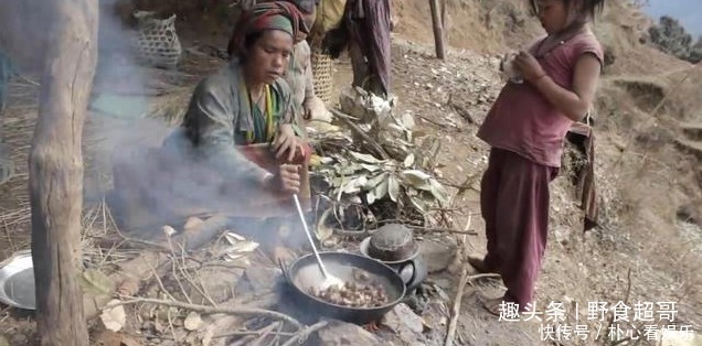 探访|尼泊尔山区穷人们的生活,中国小伙带着羊肉干探访,全家高兴吃肉