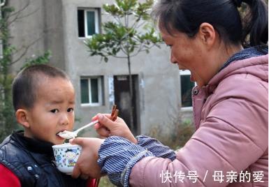 脾胃|为调理脾胃,奶奶每天给8岁孙子喝山药莲子粥,3个月后怎样了?