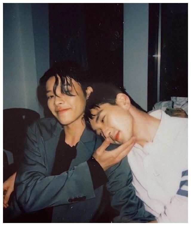 好好的恋爱综艺,变成了“男男官宣”,女嘉宾:是我们不够美吗?