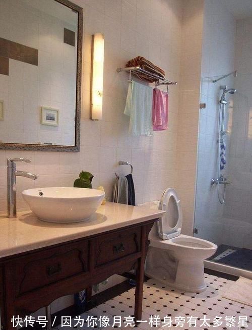卫生间记得别放这几样东西，长期对身体不好，懊悔没早知道