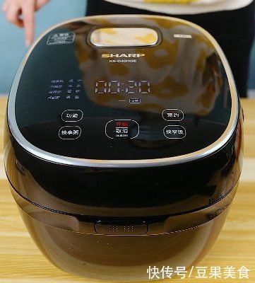 用年夜饭桌有什么？张灯结彩 可以勾住家人的胃