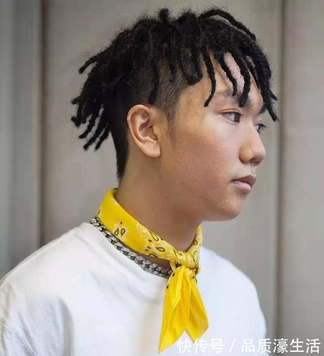 脏辫 锡纸烫已经“失宠”,羊毛卷、黑人烫、狼尾式火了,炸街发型上线!