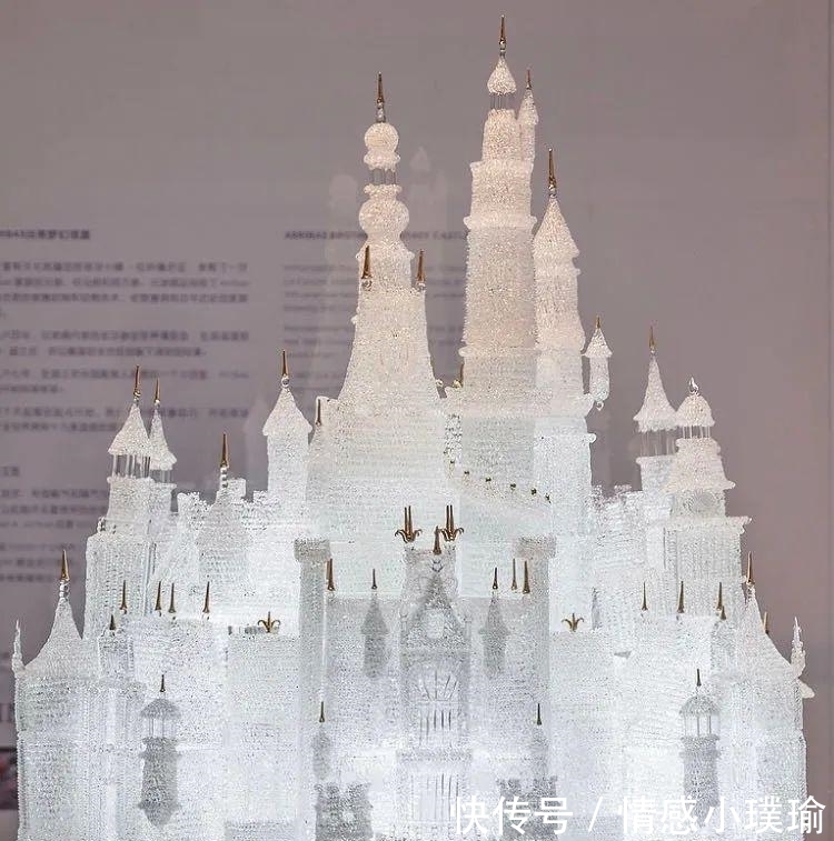 小女孩|熊孩子毁46万元作品,家长叫嚣:小孩吃屎你也吃屎?