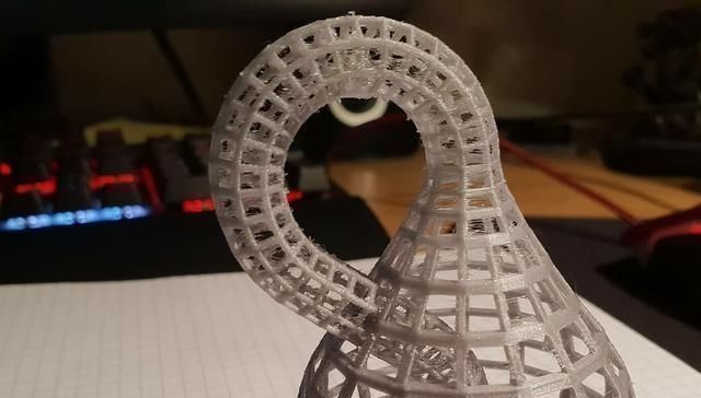 通往四维空间的密码,宇宙中所有水也装不满的莱因瓶