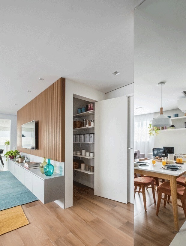 空间|135平房住了5年仍像样板房,秘密在电视墙,藏20平储藏室收纳!