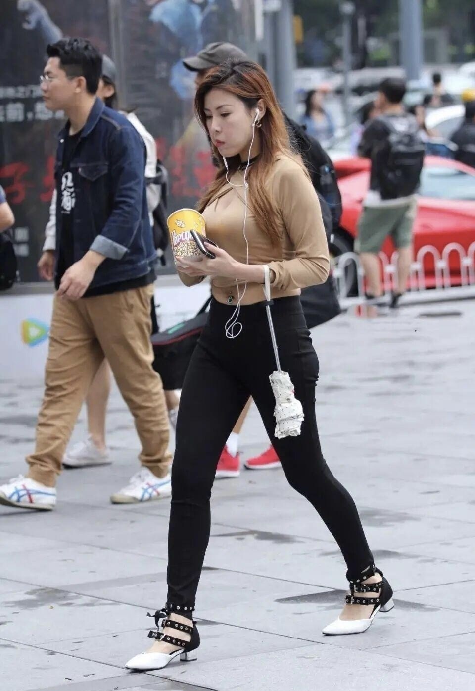 奔四的女人要注意,选择“小黑裤”,就等于远离了“大象腿”!