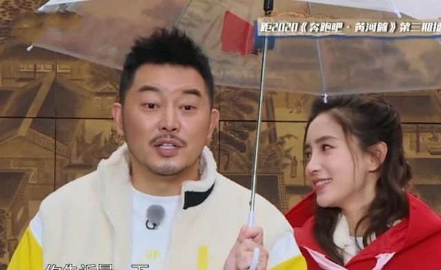 黑脸|郑恺有多讨厌邓紫棋？全程只给baby打伞，邓紫棋看后也忍不住黑脸