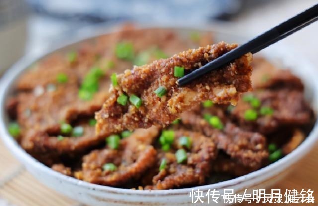 完事|鸡胸肉还能这么吃,不加一滴油,上锅一蒸就完事,健康美味两不误