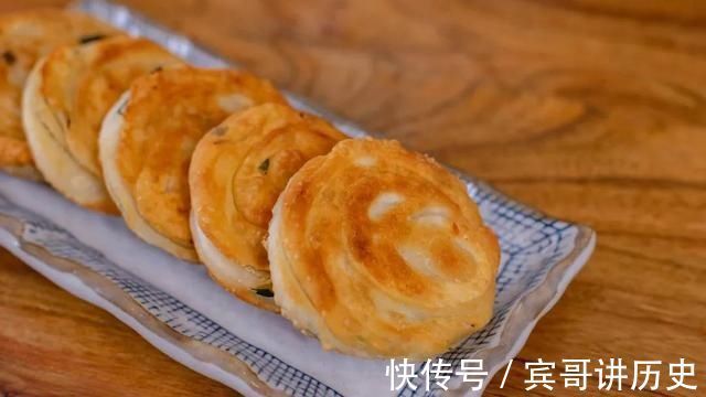 排队4个小时才能吃到的网红葱油饼，只要简单几步在家就能做