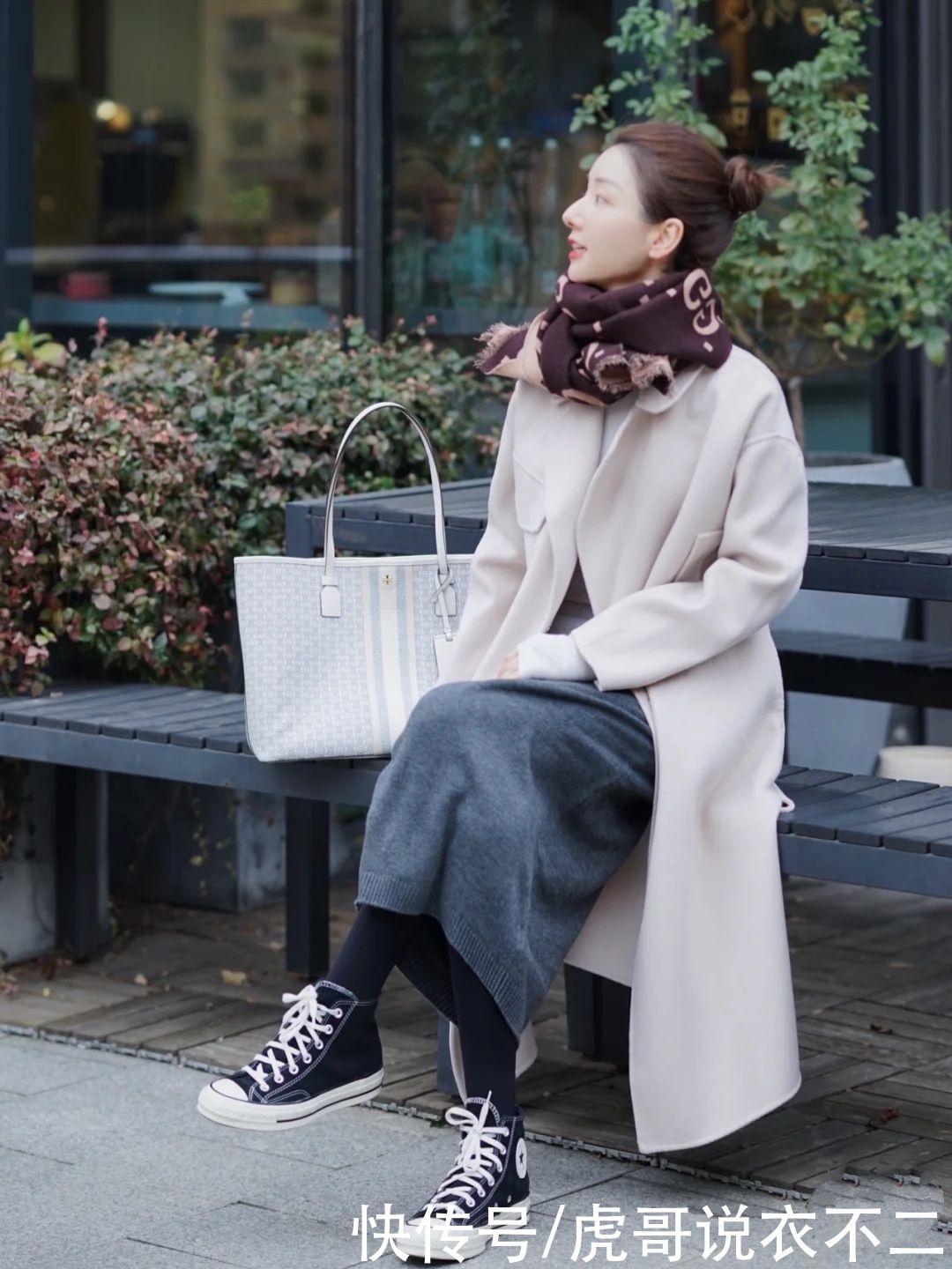 越简约越气质，时尚博主的大衣穿搭，“无视”年龄照搬都好看