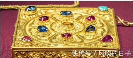 包包 时尚最前沿在明朝明朝贵妇的方形手链包曝光,网友的话扎心了