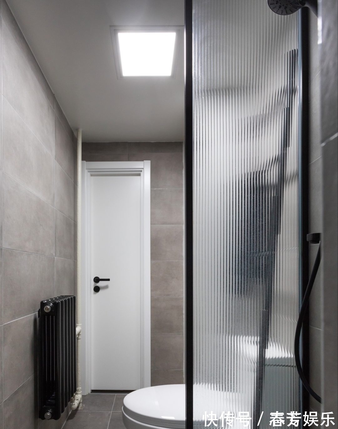 阳台上|独居女孩的精致生活:阳台装浴缸、卧室衣帽间,36平小家样样不少