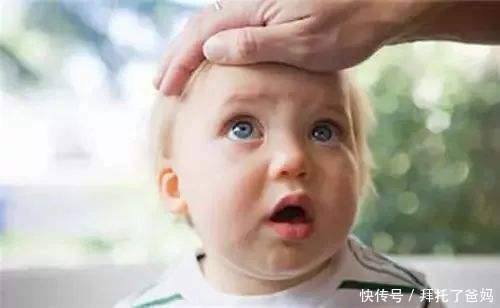 大江大河|刚下完雨，熊孩子偏要滑滑梯，结果滑下来的那一瞬间妈妈笑了