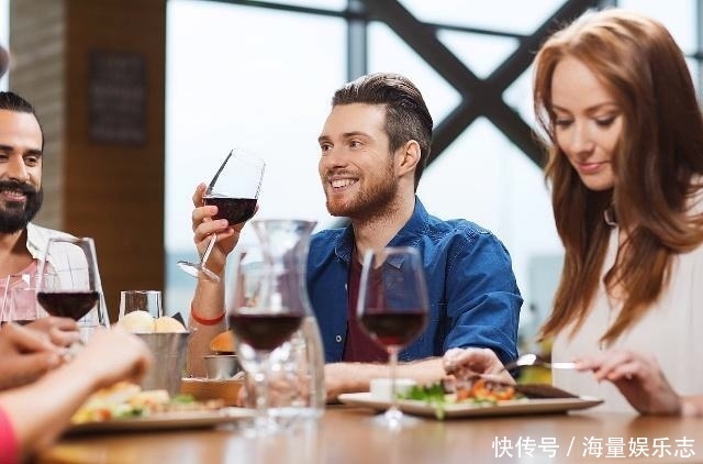 每天喝二两白酒的人和滴酒不沾的人,哪种益于长寿多数人搞错了