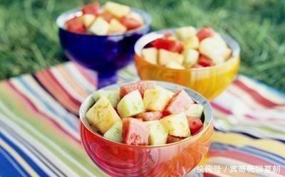 女人|绝经会让女人突然变老?要想皮肤光滑、衰老慢,首先要保养这里