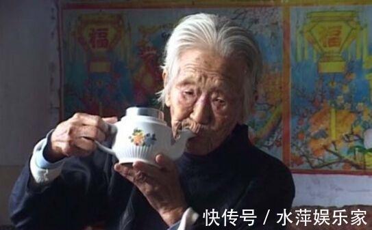 米酒|113岁老人烟酒不离手,他说长寿也不难,日常别碰一件事即可
