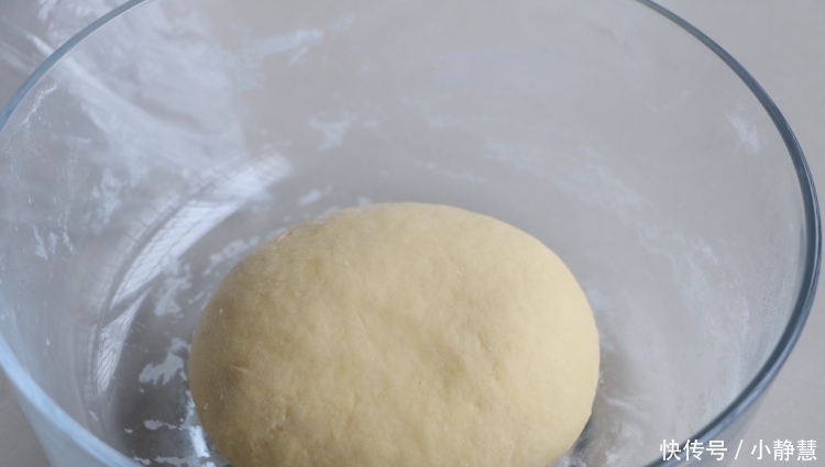 面粉里加2个鸡蛋,不用蒸不用炸,健康好吃,女儿一口一个停不了