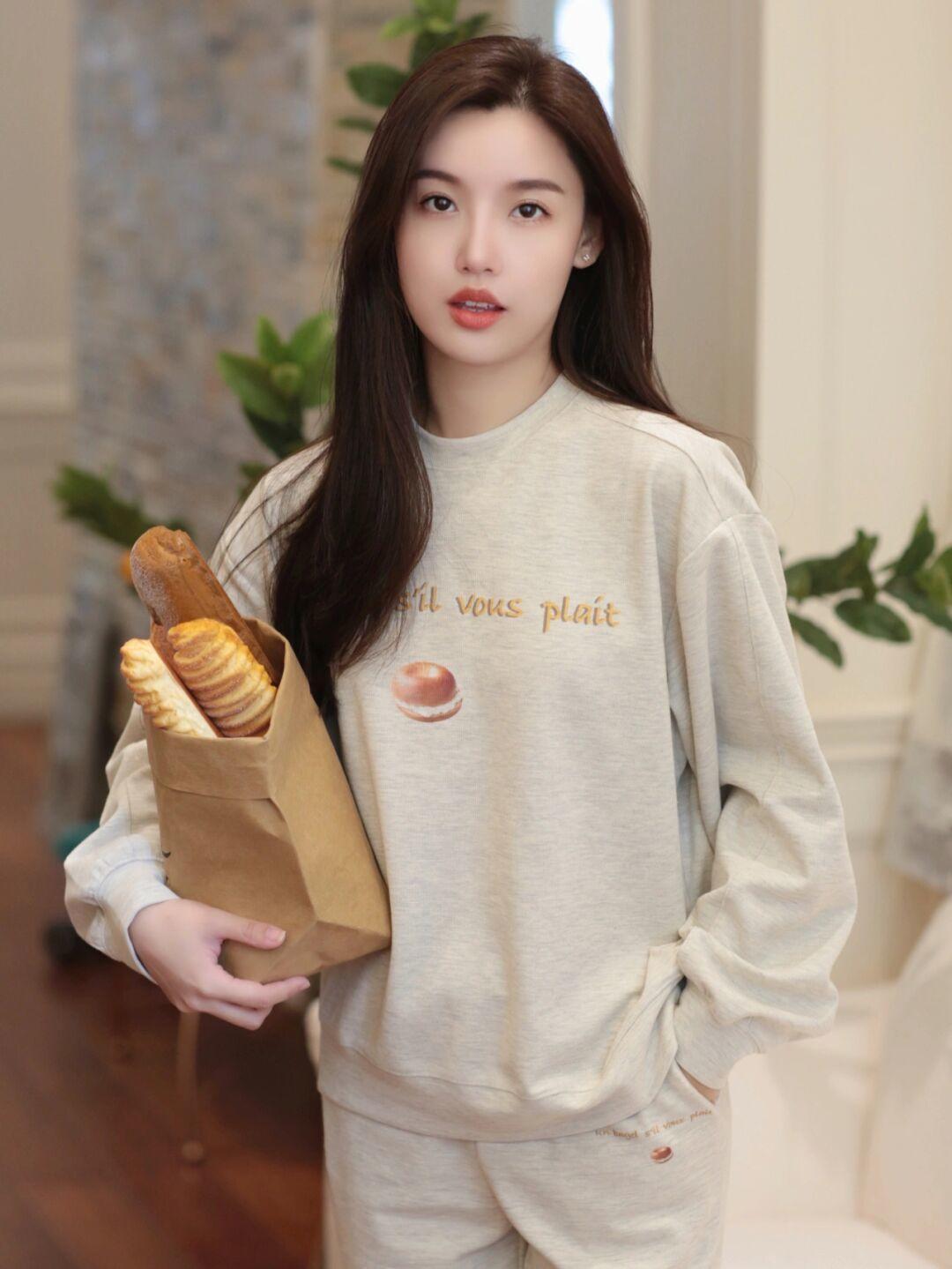 新年 这些才是“卫衣”的正确打开方式,简约宽松又有气质,时髦百搭