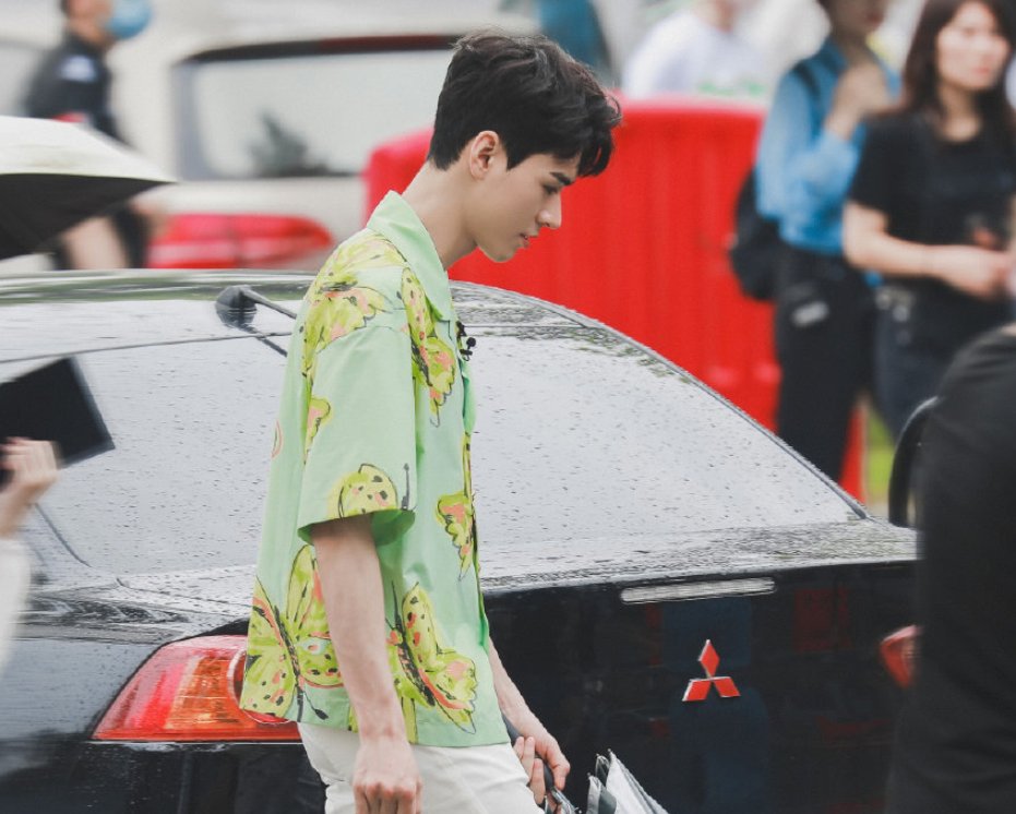 中餐廳|《中餐廳5》嘉賓出行，錯位視頻下，黃曉明好像親了龔俊一口