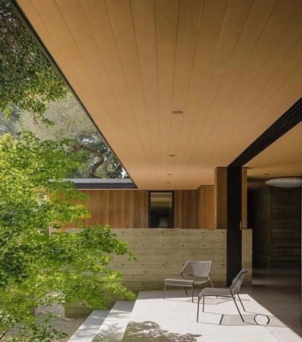 山林|不差钱的土豪,在山里建了座豪宅,鸟语花香,过上诗一般的生活