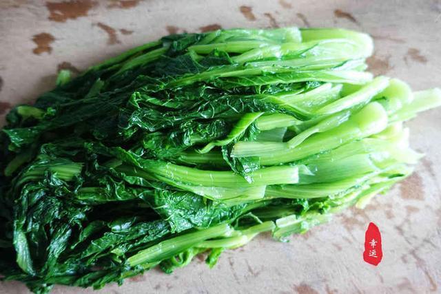 又白又松软的包子,馅料鲜嫩适口,配上小米南瓜粥,吃得美美哒