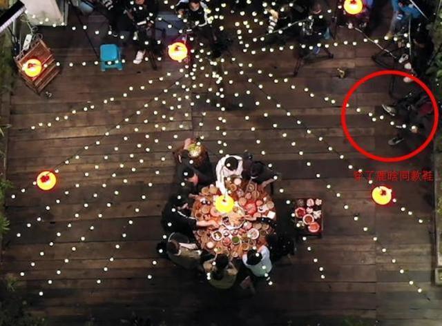 皮膚狀態(tài)|關(guān)曉彤扮成員工探班《五哈》鹿晗只顧看女友不吃飯,眼神寵溺